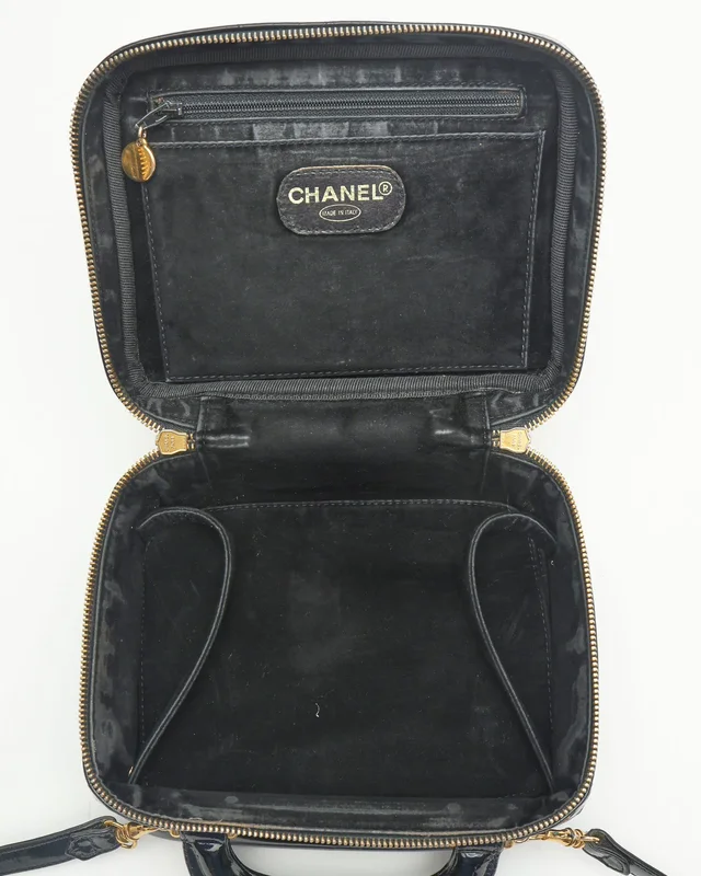 Chanel CC Patent Vanity Crossbody Bag in Patent leather from A Retro Tale, photo 8 of 12