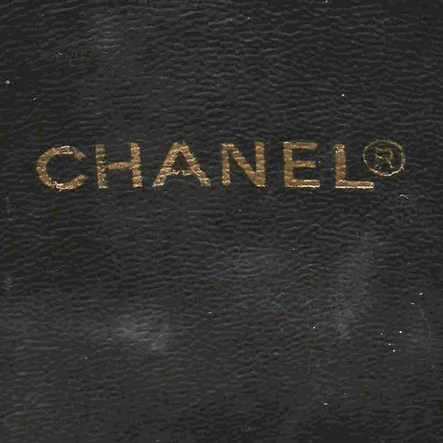 Chanel Patent CC Chain Tote Bag in Patent leather from A Retro Tale, photo 7 of 10