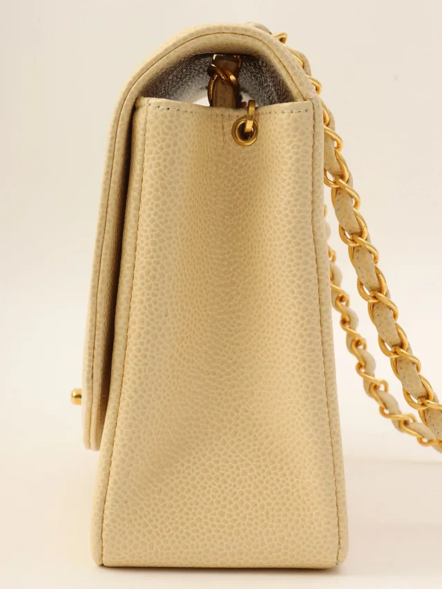 Chanel Circa 1992 Caviar Skin Diana Flap Chain Bag 25cm Beige in Beige Caviar leather from VINTAGE QOO TOKYO, photo 4 of 14