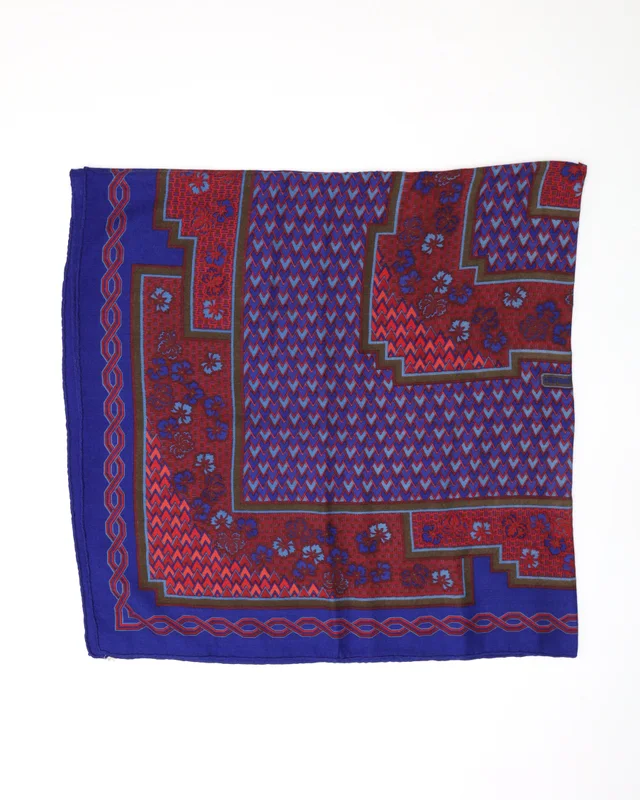 Hermès 140 Cashmere Silk Scarf in Silk from A Retro Tale, photo 2 of 2