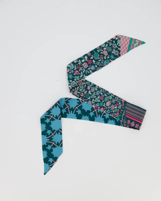 Hermès Tapis Persans Floral Silk Twilly in Green Silk from Sellier, photo 2 of 4