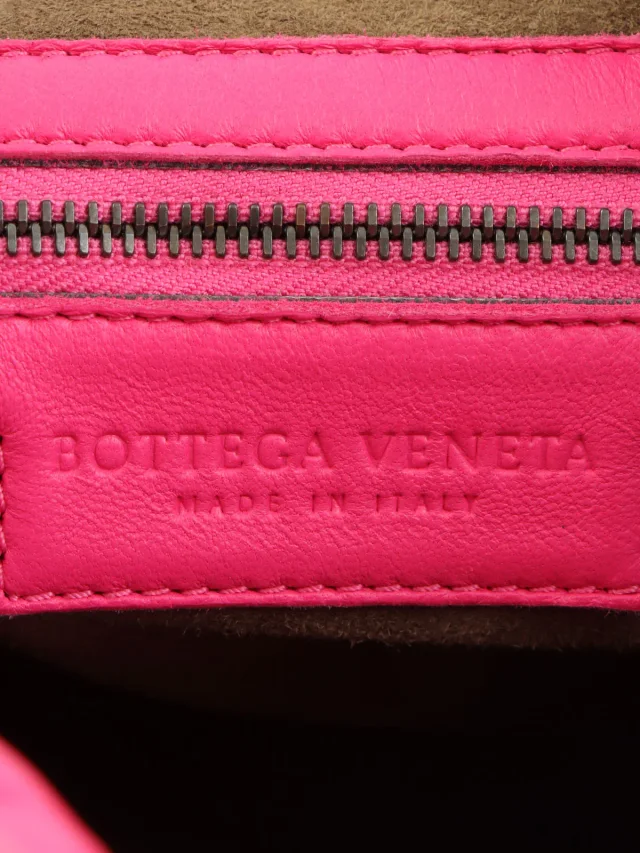 Bottega Veneta Intrecciato Hobo Bag Pink in Pink Woven leather from VINTAGE QOO TOKYO, photo 6 of 9