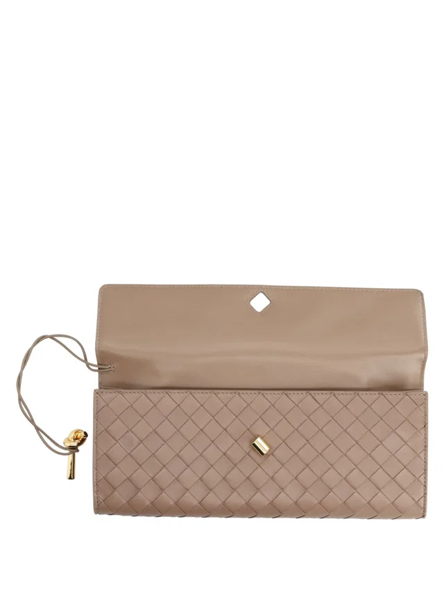 Bottega Veneta Andiamo Clutch — Beige Lamb Leather in Beige Lambskin from HEWI