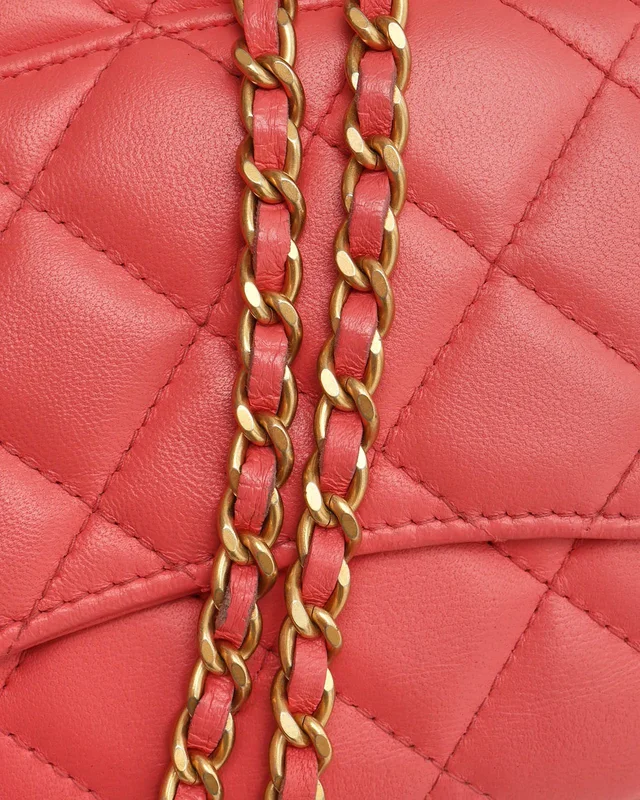 Chanel Classic Wallet On Chain Bag in Leather from A Retro Tale, photo 6 of 9
