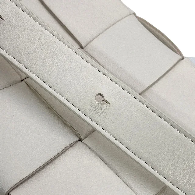 Bottega Veneta Cassette Maxi INTRECCIATO Shoulder Bag White730848VMAY19009 Lambskin Size Small in Lambskin from GALLERY RARE, photo 9 of 13