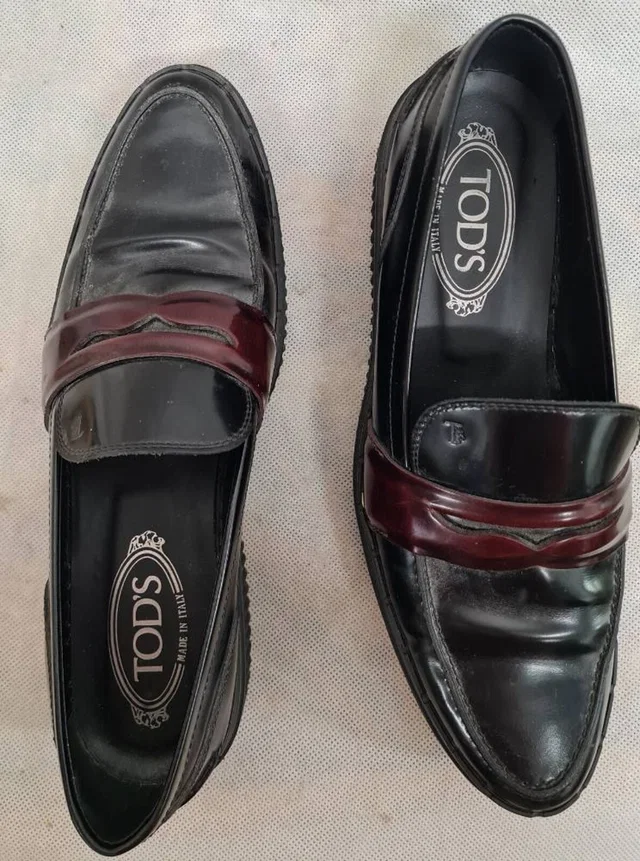 Tod's loafers size 40 in Black Leather from Oxfam Online Shop