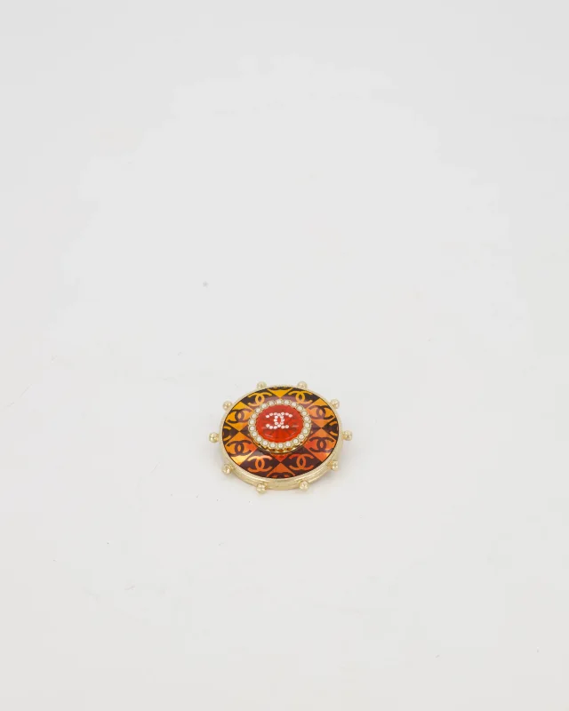 Chanel 2019 La Pausa Red and Gold Embellished Logo Brooch in Red from Sellier, photo 2 of 7