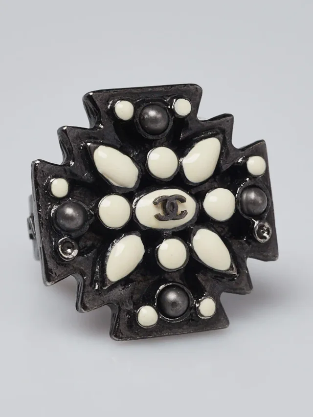Chanel Ruthenium Metal and Black/White Gripoix Poured Glass Ring Size 6 in Black from Yoogis, photo 2 of 4