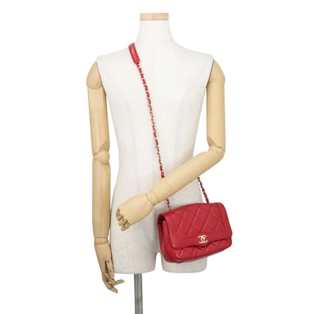 Chanel Matelasse ChainShoulder Bag Red shiny calf Size 20 in Red from GALLERY RARE, photo 4 of 14
