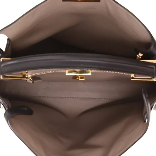Fendi Peekaboo handbag in Black Leather from Collector Square, photo 4 of 4