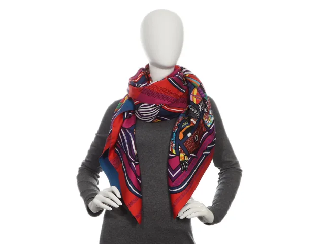 Hermès Exceptional Kantha Double Sens Eperon D’Or and Quadrige Silk Shawl 140cm in Silk from Ann's Fabulous Finds, photo 5 of 10
