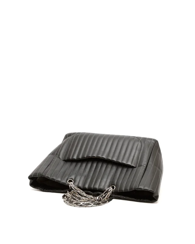Chanel Large Vertical Quilted Mademoiselle Tote Bag in Leather from A Retro Tale, photo 4 of 8