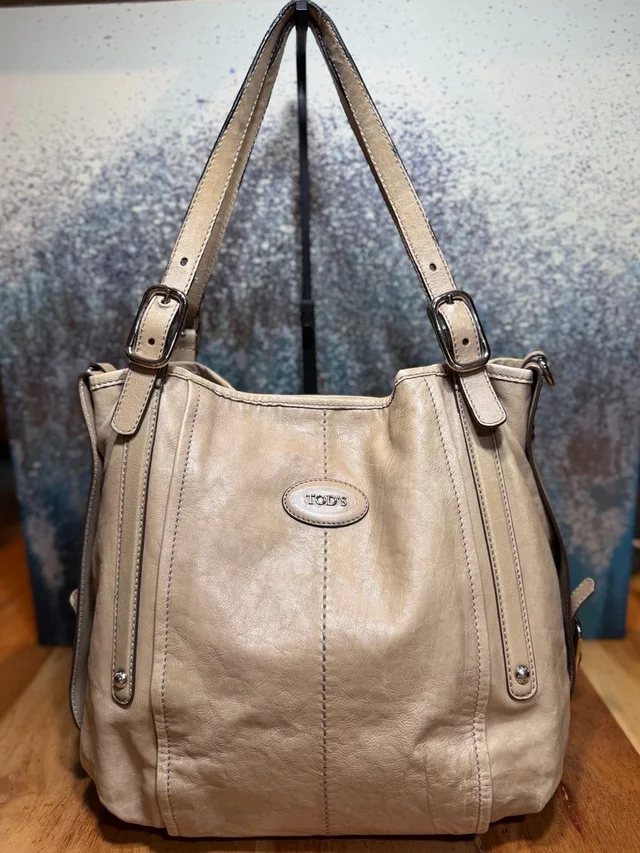 Tod's Quiet Luxury Y2k Vintage Easy Sacca Leather Shoulder Tote Beige Fair in silver|neutral|gray|brown Leather from Poshmark, photo 1 of 1