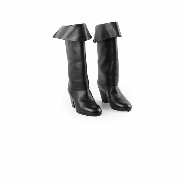 Chanel Riding Boots size 39 in Black Leather from The Purse Affair