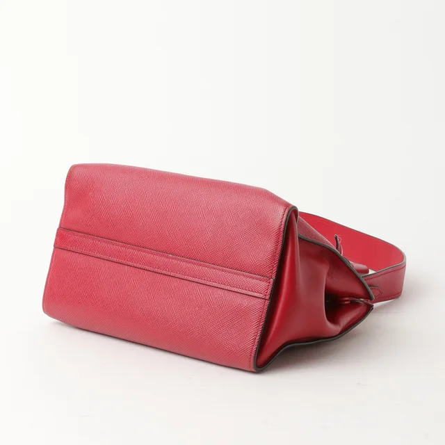 Prada Saffiano Cuir Monochrome Bag in Saffiano leather from A Retro Tale, photo 5 of 8