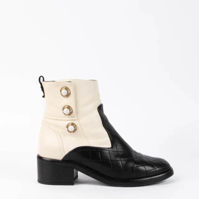 Chanel 17A Black/White Pearl Snaps Ankle Boots - Size 38,5 in Black Leather from Labellov