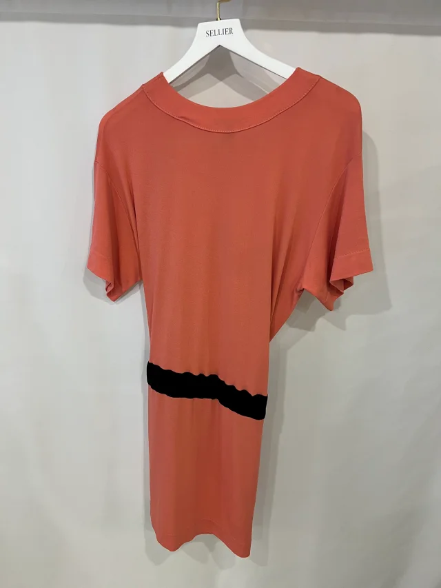 Louis Vuitton Coral Pink Mini Dress with Black Velvet Belt and Gold Logo Detail FR 38 (UK 10) in Black Velvet from Sellier, photo 4 of 7
