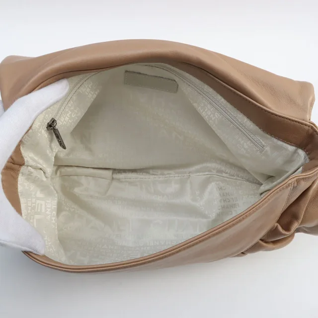 Chanel Around 2004 CC mark plate hoop shoulder bag Beige from VINTAGE QOO TOKYO, photo 7 of 11