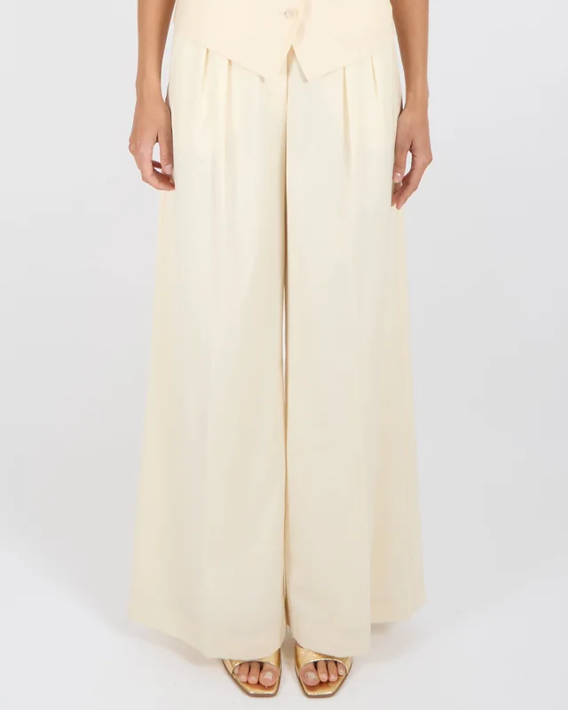 Max Mara Cream Wool Vest and Trouser Set Size IT 40 (UK 8) in White Wool from Sellier, photo 2 of 2