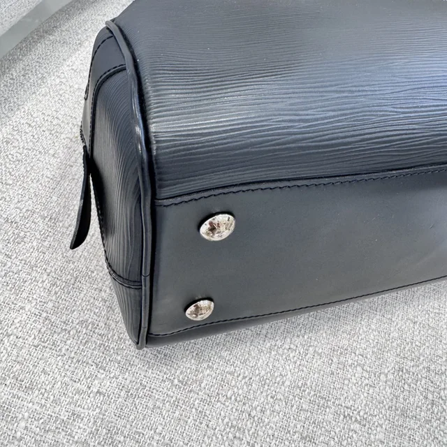 Louis Vuitton Epi Bowling Montaigne Bag in Epi, Epi leather, Metal from Reowned, photo 11 of 13