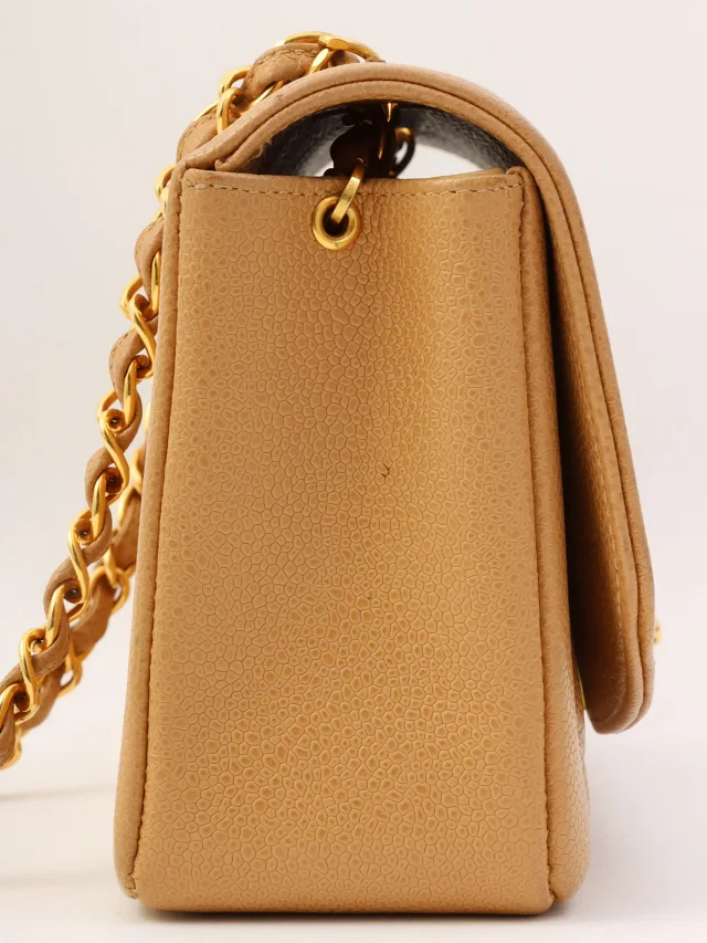Chanel Circa 1995 Caviar Skin Diana Flap Chain Bag 22cm Beige in Beige Caviar leather from VINTAGE QOO TOKYO, photo 3 of 15