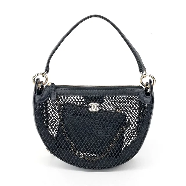 Chanel 샤넬 매쉬 숄더백 from GUGUS