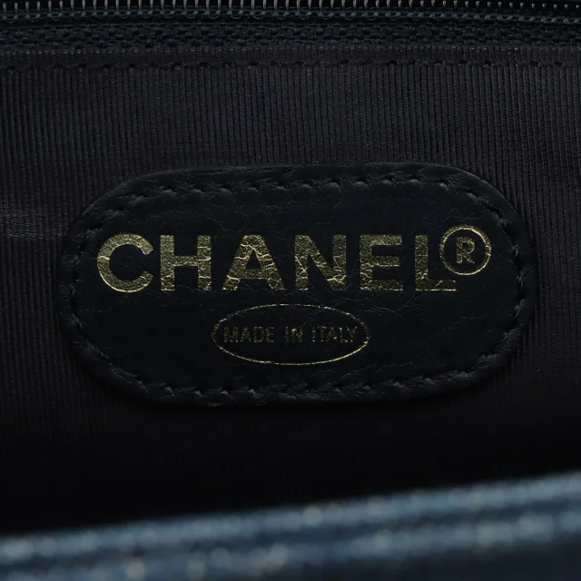 Chanel Indigo Denim Matelassé Stitch CC Turn-Lock Chain Handbag, Circa 1998 in Denim from VINTAGE QOO TOKYO, photo 7 of 18