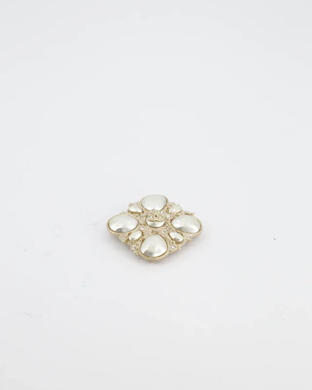 Chanel Champagne Gold Pearl and Crystal Brooch with CC Logo in Gold from Sellier, photo 5 of 9
