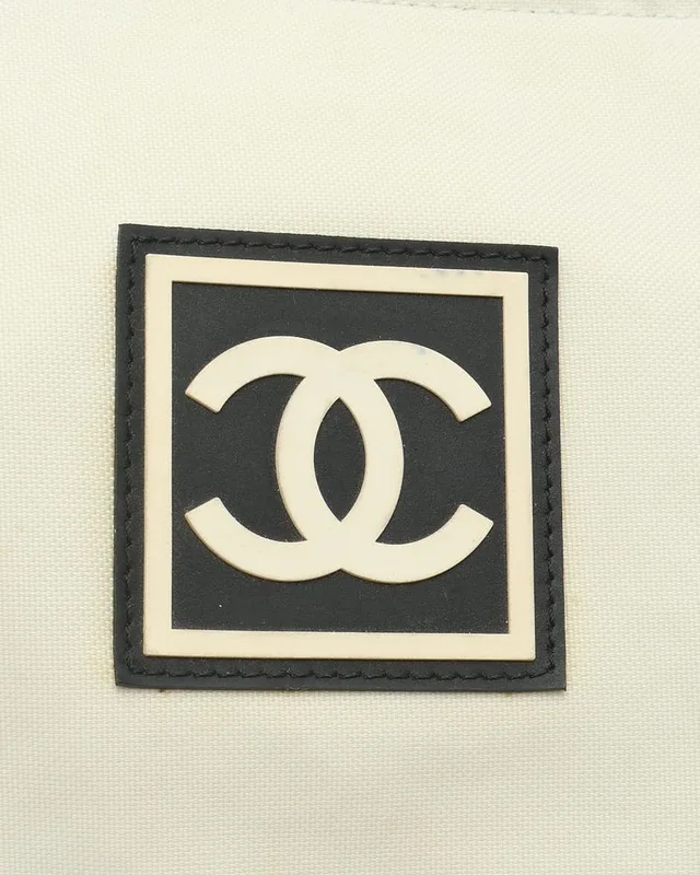 Chanel Sports Line CC Messenger Bag in Nylon from A Retro Tale, photo 7 of 10