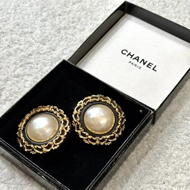 Chanel Vintage Clip-on Pearl Earrings from Revivre Luxury Consignment