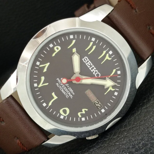 Vintage 1971 Seiko Automatic Mens Silver Watch W/Daydate & Brown Accents in gold|silver|gray from Poshmark