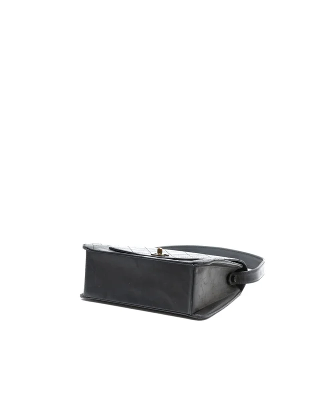 Chanel CC Quilted Shoulder Bag in Leather from A Retro Tale, photo 4 of 10
