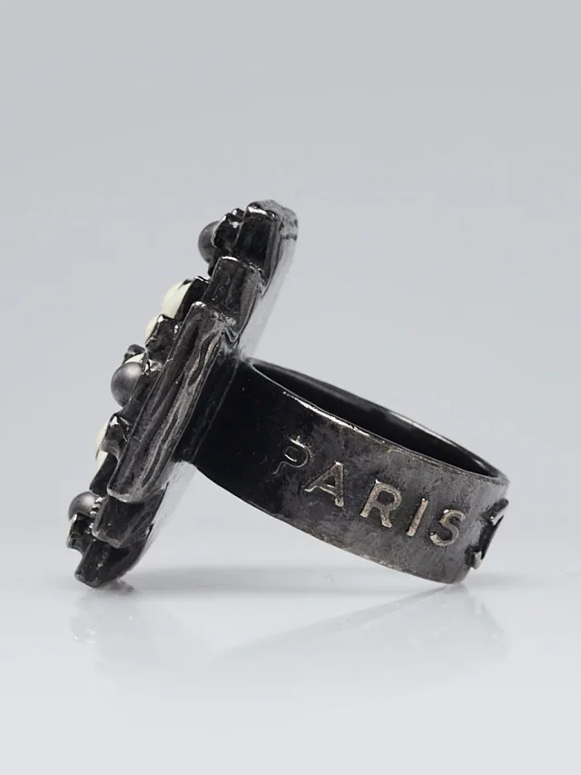 Chanel Ruthenium Metal and Black/White Gripoix Poured Glass Ring Size 6 in Black from Yoogis, photo 4 of 4
