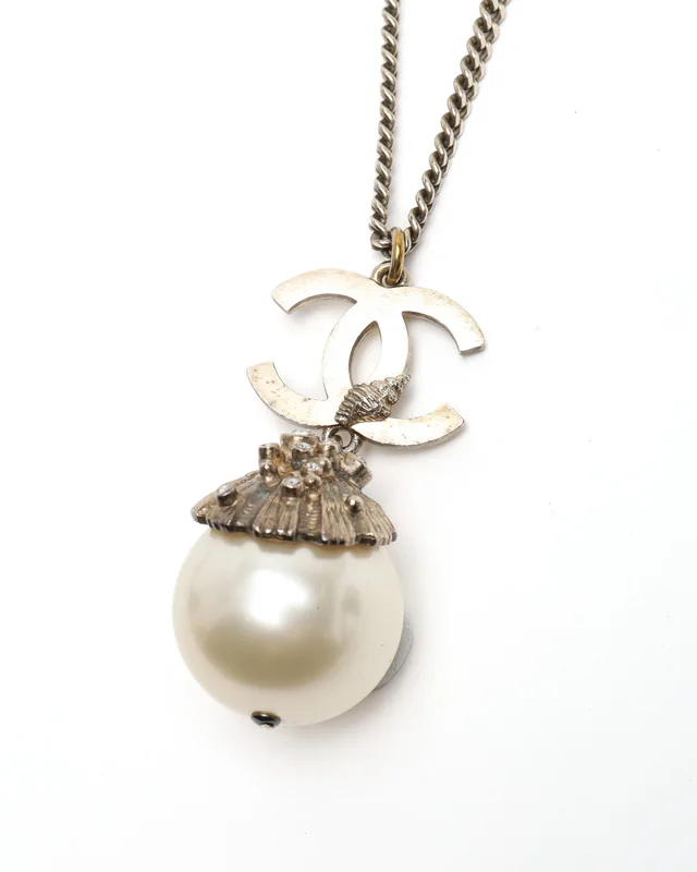 Chanel Coco Mark Pearl Necklace from A Retro Tale, photo 3 of 4
