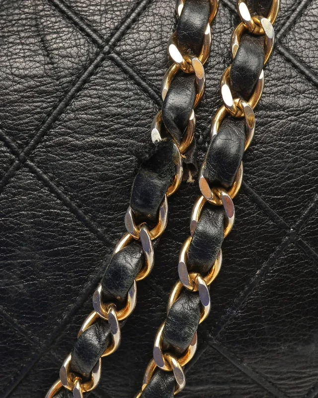 Chanel Quilted Chain Bag in Leather from A Retro Tale, photo 6 of 10