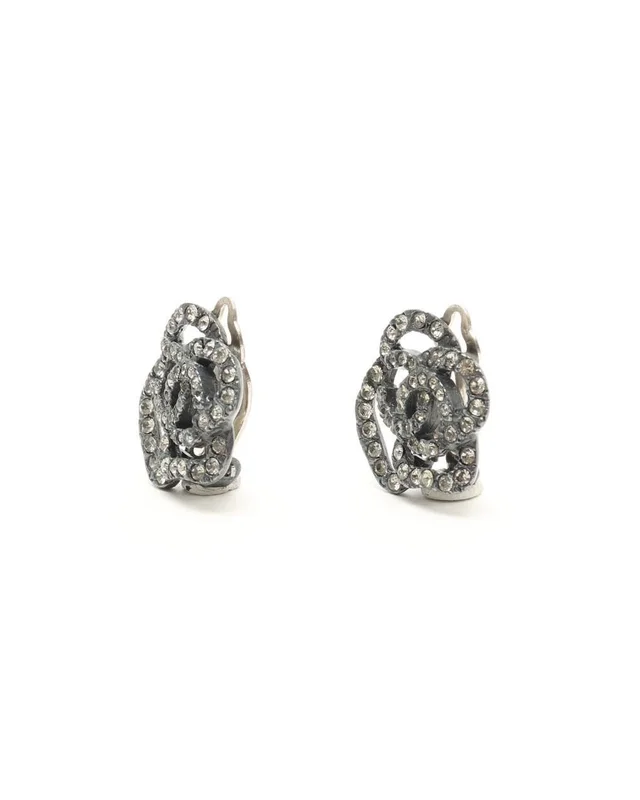 Chanel Coco Mark Pearl Clip-on Earring from A Retro Tale, photo 2 of 3
