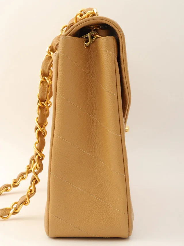 Chanel 2005-era caviar skin V-stitch CC turn-lock chain bag, beige in Beige Caviar leather from VINTAGE QOO TOKYO, photo 3 of 14