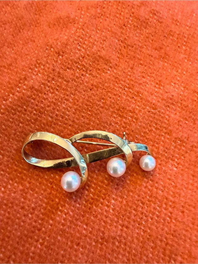 Vintage Authentic Mikimoto 3 Pearl Ribbon Brooch Pin 14k Gold 3.67g in gold|white from Poshmark