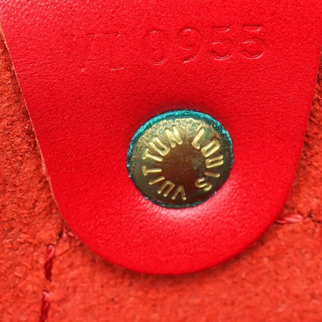Louis Vuitton Epi Speedy 30 Handbag in Leather from A Retro Tale, photo 9 of 10