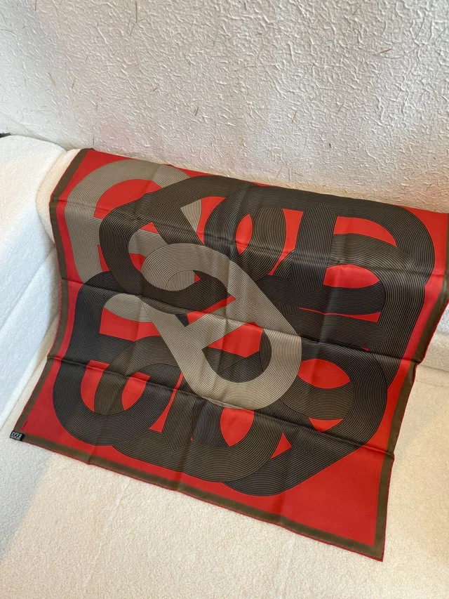 Hermès 70 Silk Scarf Rouge in Red Silk from Luxury Promise