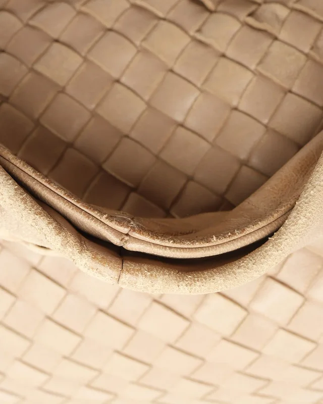 Bottega Veneta Small Intrecciato Hobo Bag in Woven leather from A Retro Tale, photo 8 of 10