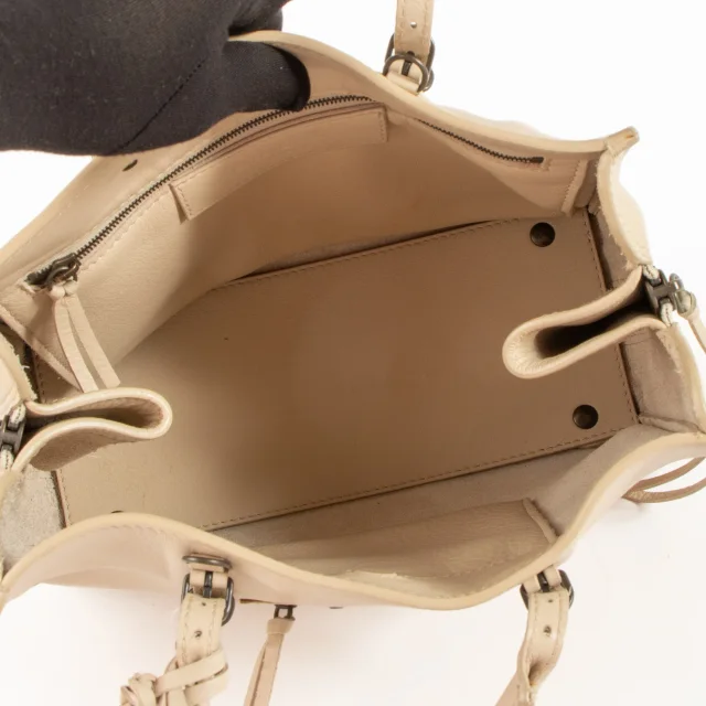 Balenciaga Beige Leather Zip Around Papier A6 Bag in Beige Leather from Labellov, photo 6 of 6