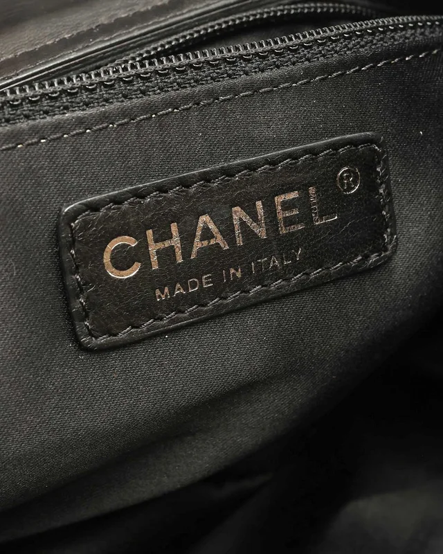 Chanel Camellia Patent Tote Bag in Patent leather from A Retro Tale, photo 9 of 11