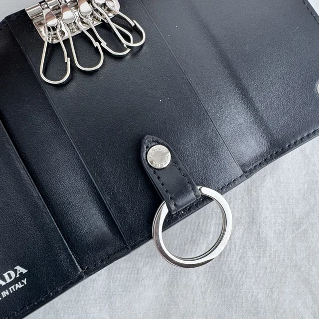 Prada Leather Key Case Holder in Metal, Pebbled leather from Reowned, photo 5 of 6