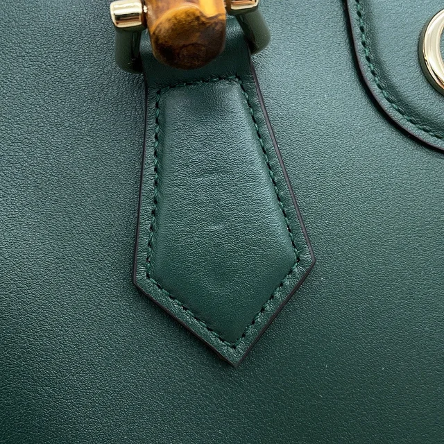 Gucci Diana Tote Bag Green853226 Leather Size Medium in Leather from GALLERY RARE, photo 6 of 19
