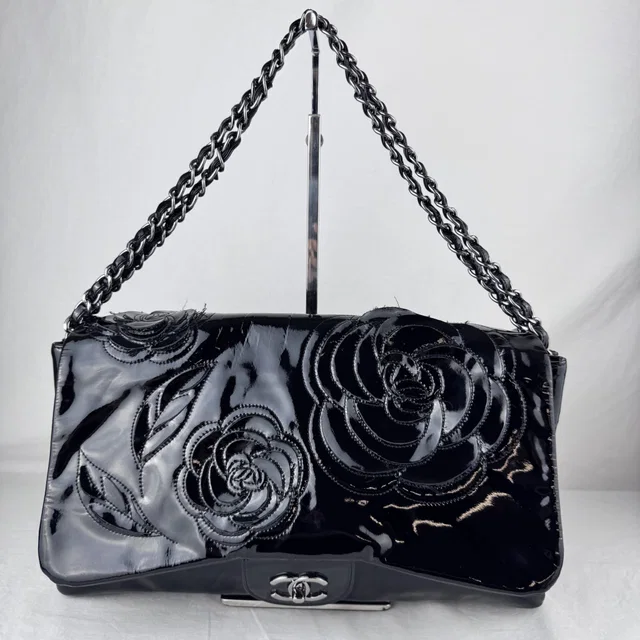 Chanel Paris-Shangai Black Patent Leather Large Flap Bag in Black Metal, Patent leather from Reowned