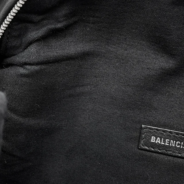Balenciaga Everyday Waist Bag Black579617 Leather in Leather from GALLERY RARE, photo 10 of 17
