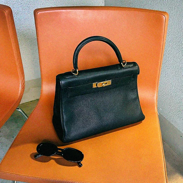 Hermès 2009 Kelly 28 Black in Black Togo leather from VINTAGE QOO TOKYO