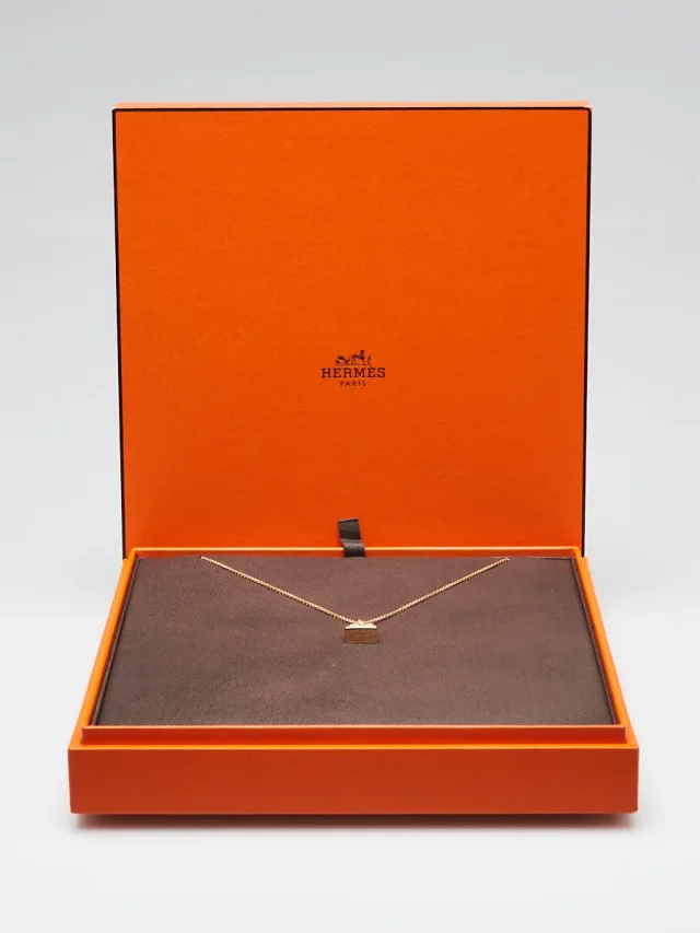 Hermès 18k Rose Gold and Diamond Kelly Pendant in Pink from Yoogis, photo 2 of 8
