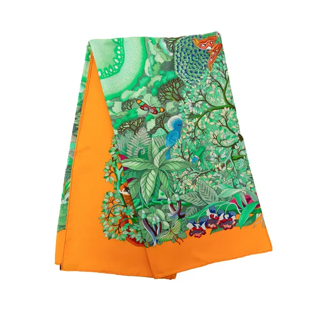 Green Hermès Au Coeur De La Vie Silk Scarf 90 Scarves in Green Silk from Designer Revival